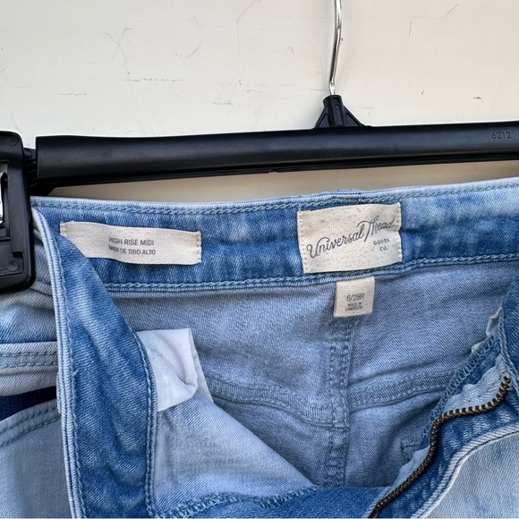 Universal Thread Light Wash Jean Shorts - Picture 4 of 6